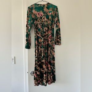 This is an Aishan brand spring and autumn blended long-sleeved dress